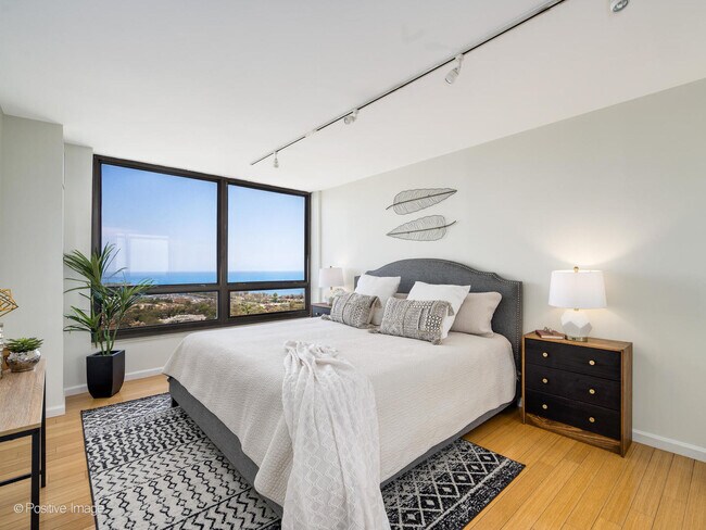 Building Photo - 2020 N Lincoln Park W