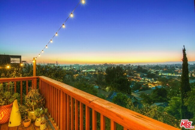 Building Photo - 1563 Lucretia Ave