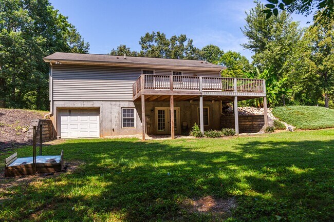 Building Photo - New Listing!