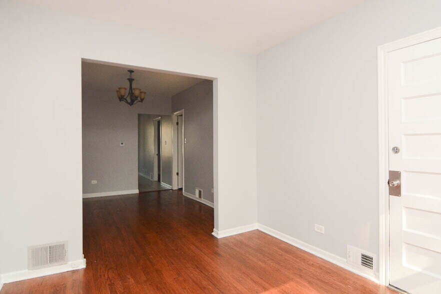 Building Photo - 3644 N Albany Ave