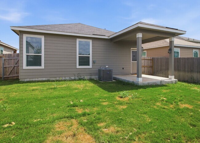 Building Photo - Modern Single-Story Home with Granite Kitchen and Community Pool Access
