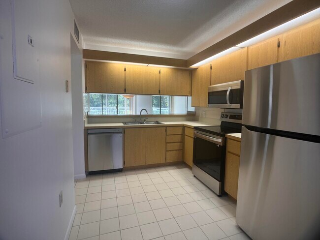 Building Photo - 2581 Village Blvd