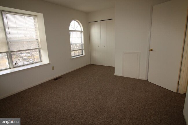 Building Photo - 2437 Norrington Dr