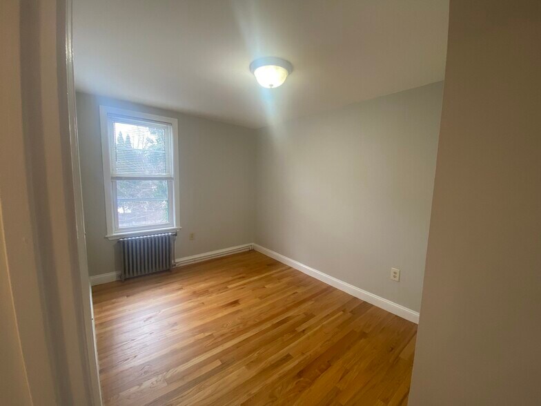 Building Photo - 114 Magazine St