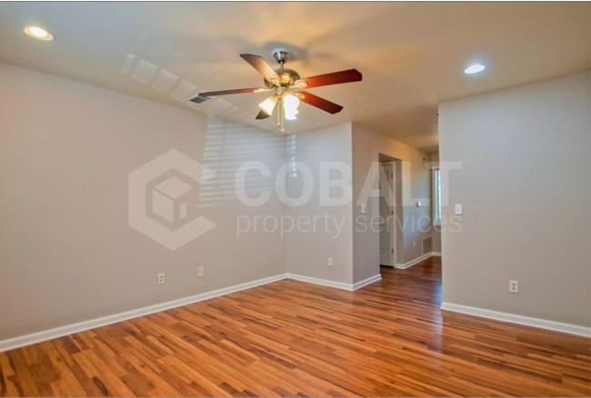 Building Photo - The Enclave at Riverside Village