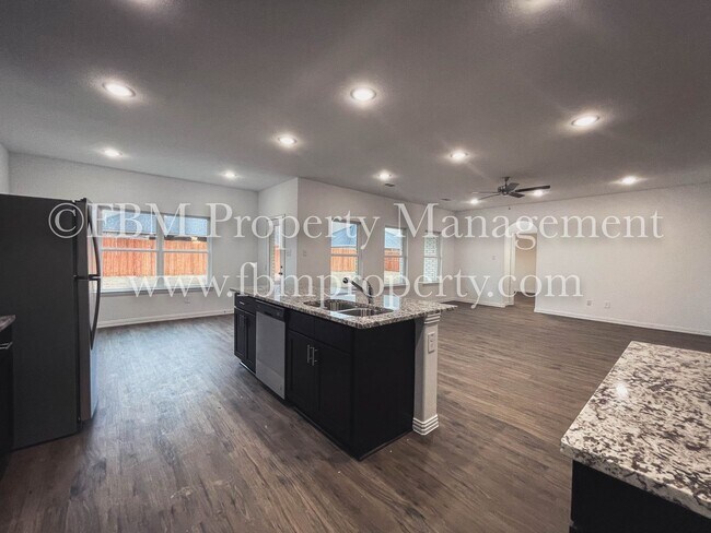 Building Photo - 655 Excelsior Dr