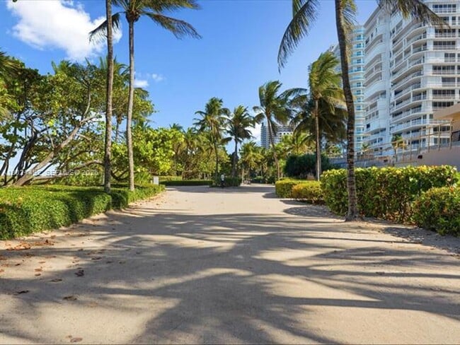 Building Photo - 10185 Collins Ave