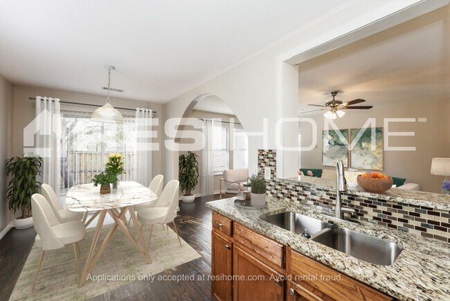 Building Photo - 2968 St Bernard Dr