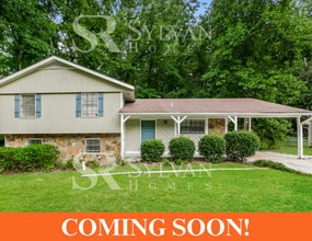 Building Photo - Immerse yourself in comfort and convenience