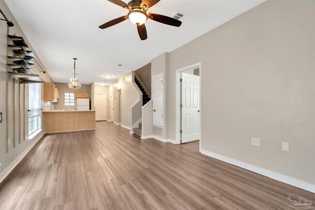 Building Photo - 208 Wildflower Ln