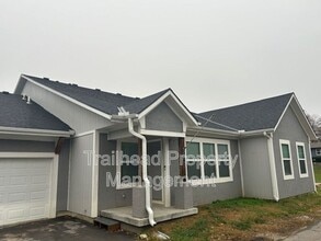 Building Photo - 605 Hillcrest St