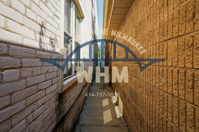 Building Photo - 3650A E Barnard Ave