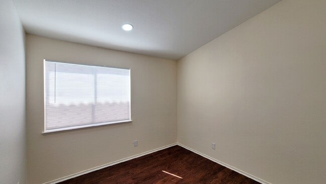 Building Photo - 9725 Sierra Mesa Ave