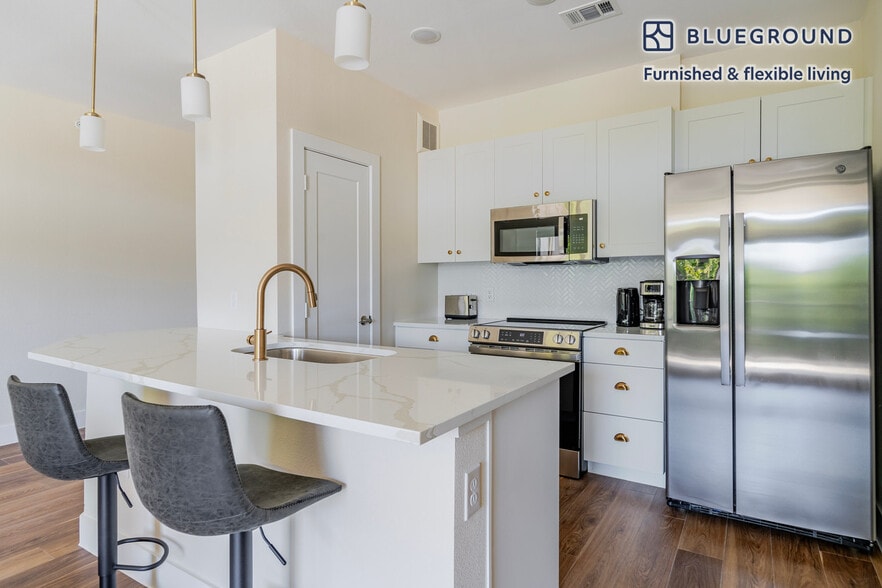 Building Photo - 1501 W Howard Ln