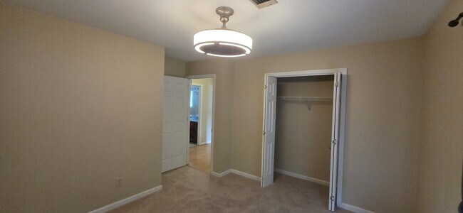 Building Photo - 2180 Riverway Dr
