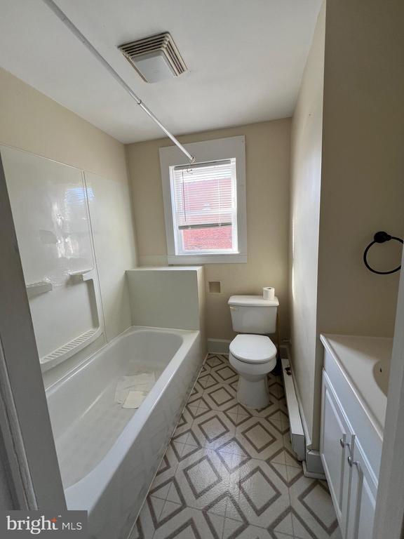 Building Photo - 204 W Washington St