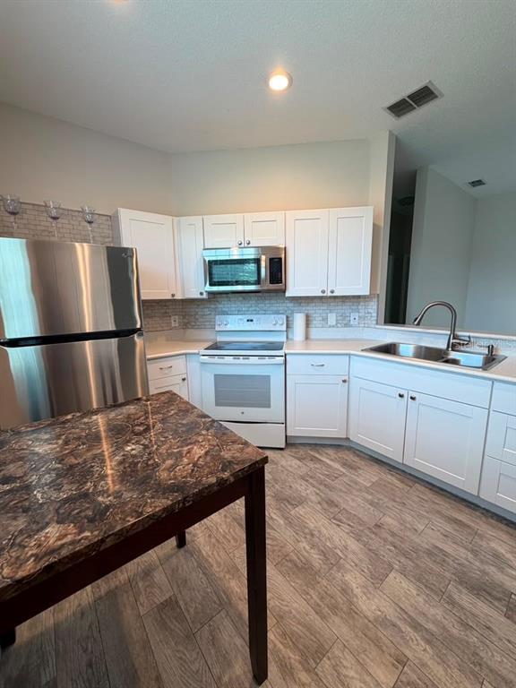 Building Photo - 13121 Summerton Dr
