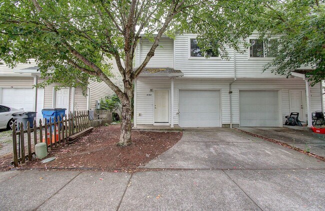 Building Photo - Charming 3bd, 2ba townhome in Bagley Downs...