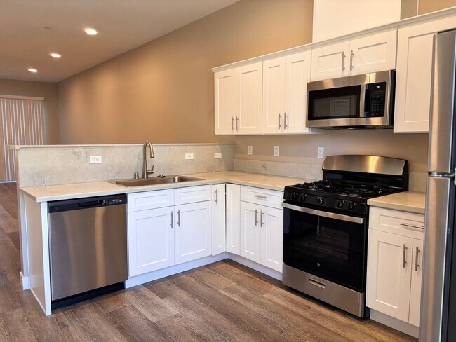 Building Photo - 2 Bed 2 Bath for Rent in Escondido