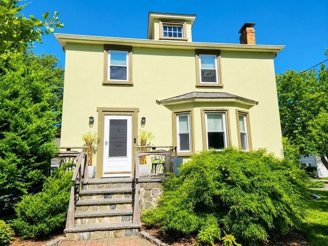 Building Photo - 311 Temple St
