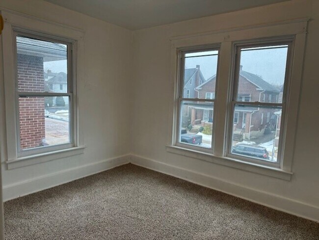 Building Photo - 53 W Granada Ave