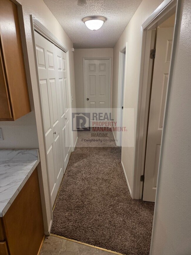 Building Photo - Check out this wonderful 2.0 bedroom, 2.0 ...