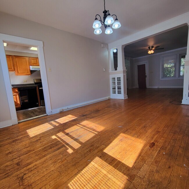 Building Photo - 1620 Beechwood Blvd