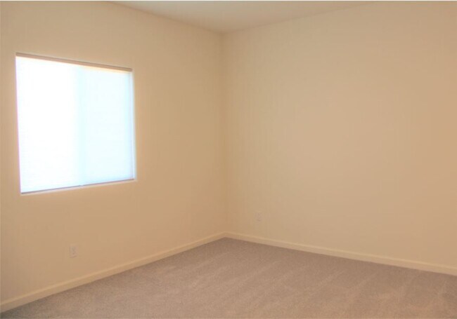 Building Photo - 4271 Freemark Ave
