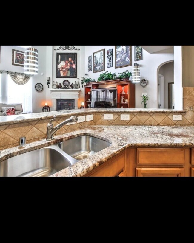 Building Photo - 24526 Avellino Ct