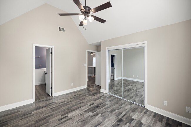 Building Photo - 3045 Yorktown Cir
