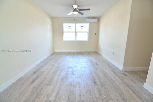 Primary Photo - 2000 NW 29th St