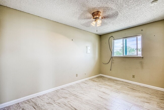 Building Photo - 4555 Sun Valley Dr