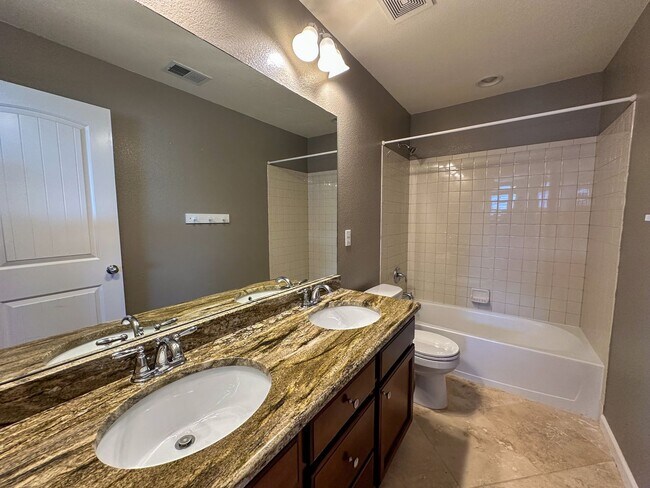 Building Photo - Horseshoe Ridge 4bd 3ba 2,522sq.ft. home FOR RENT!
