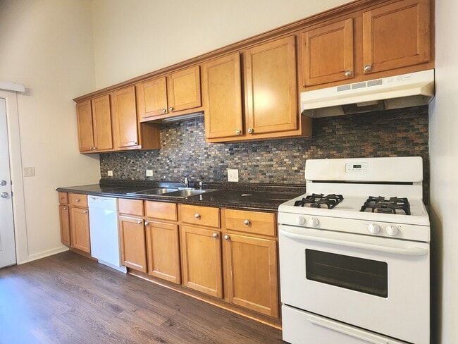 Building Photo - 630 Morningside Dr