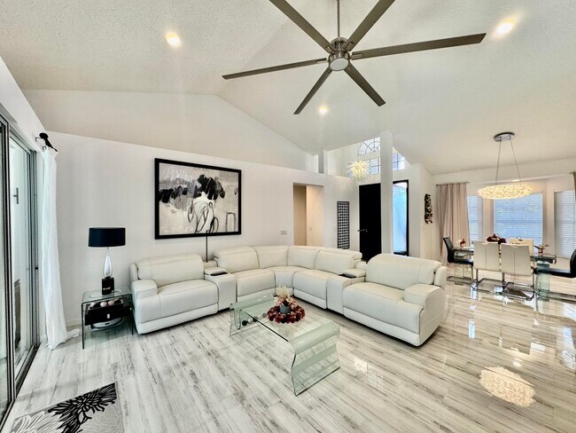 Building Photo - 8561 Lawson Cir