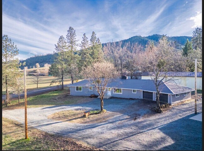 Building Photo - 6208 Dark Hollow Rd