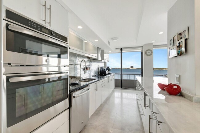 Building Photo - 5550 N Ocean Dr