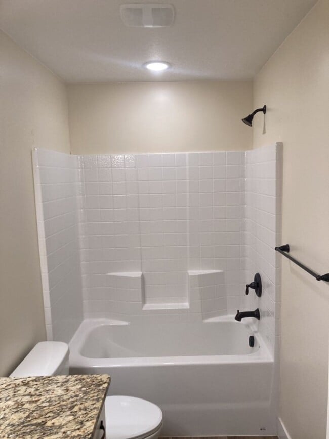 Building Photo - Move-In Discount! 2 Bedroom + Den/Office 2...