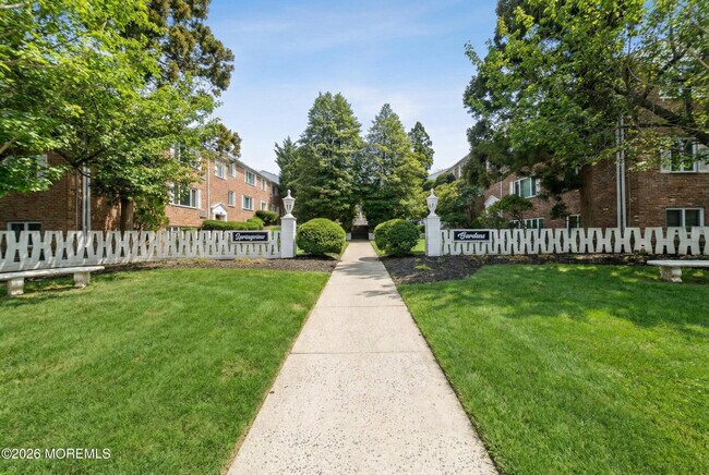 Building Photo - 293 Spring St