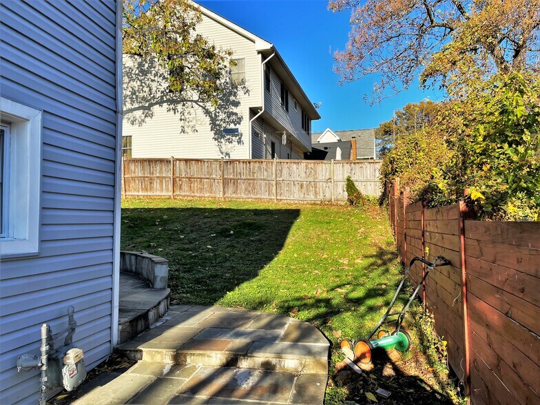 Building Photo - 1817 N Culpeper St