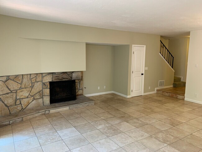 Building Photo - 3745 Portofino Way