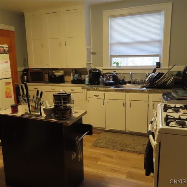 Building Photo - 540 Teall Ave