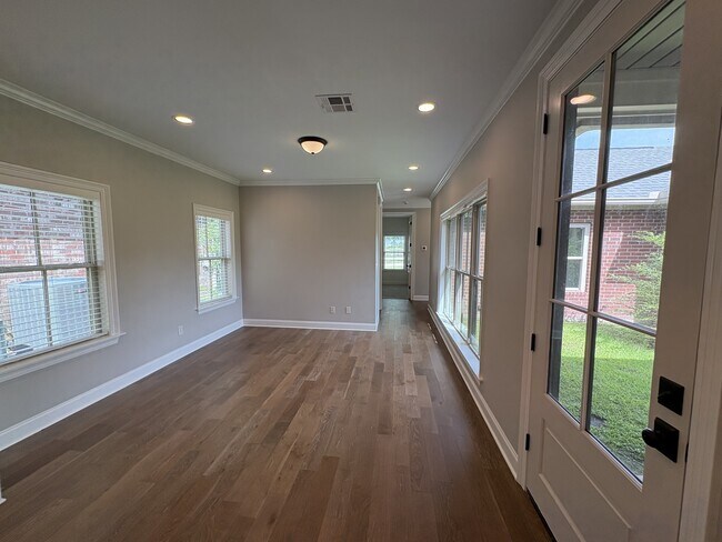 Building Photo - 4150 Primrose Dr