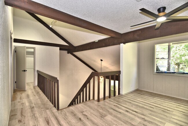 Building Photo - Updated 2 bed, 2 bath townhouse with 1,788...