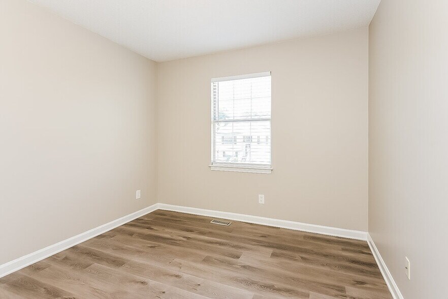 Building Photo - 12 Southview Dr