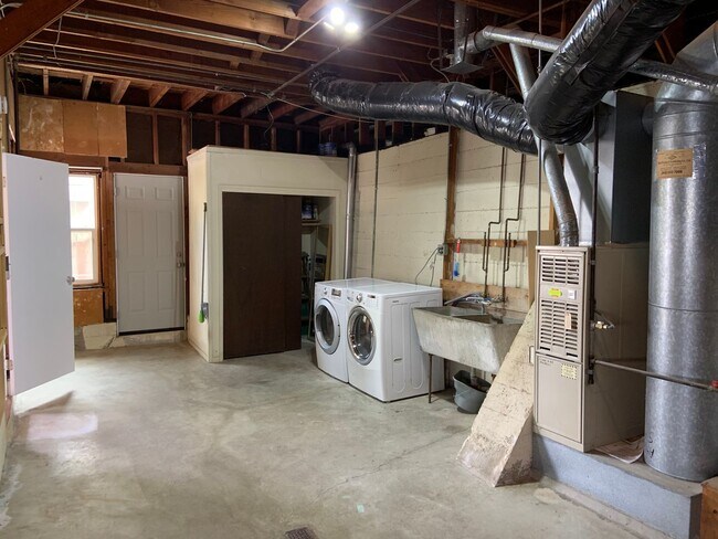 Building Photo - Charming Miraloma Park Home