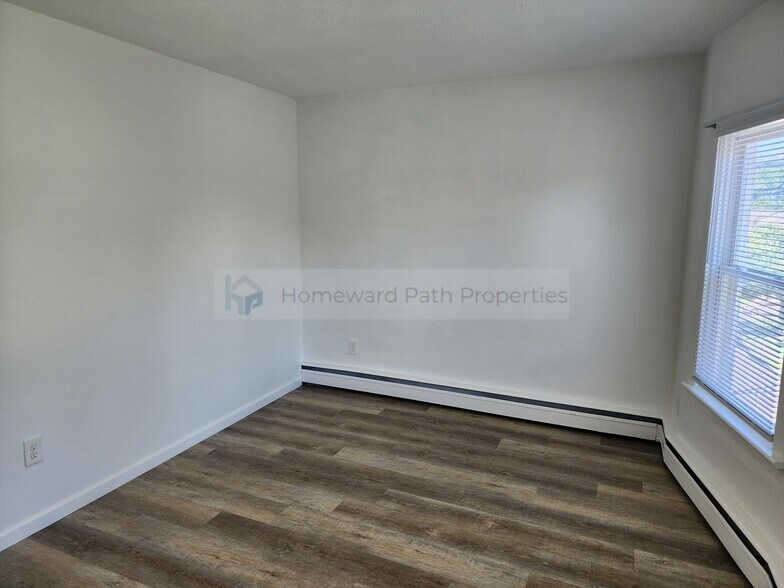 Bed 1 - 749 Roberts Ct