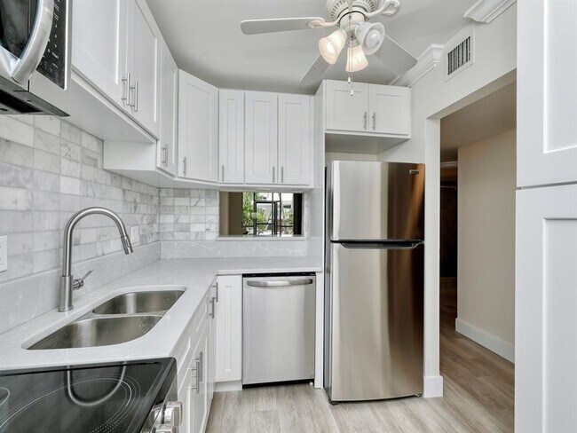 Building Photo - 5300 NE 24th Terrace