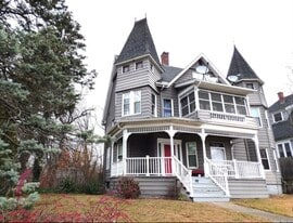 Building Photo - 298 Main St