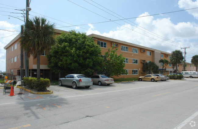 Primary Photo - Royal Isle Apartments